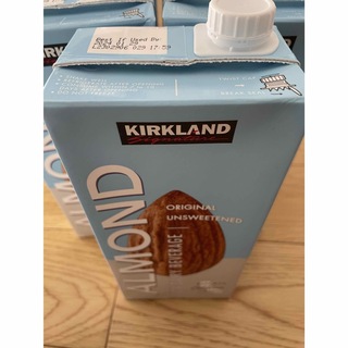 カークランド(KIRKLAND)のアーモンドミルク　無糖　コストコ　7本(その他)