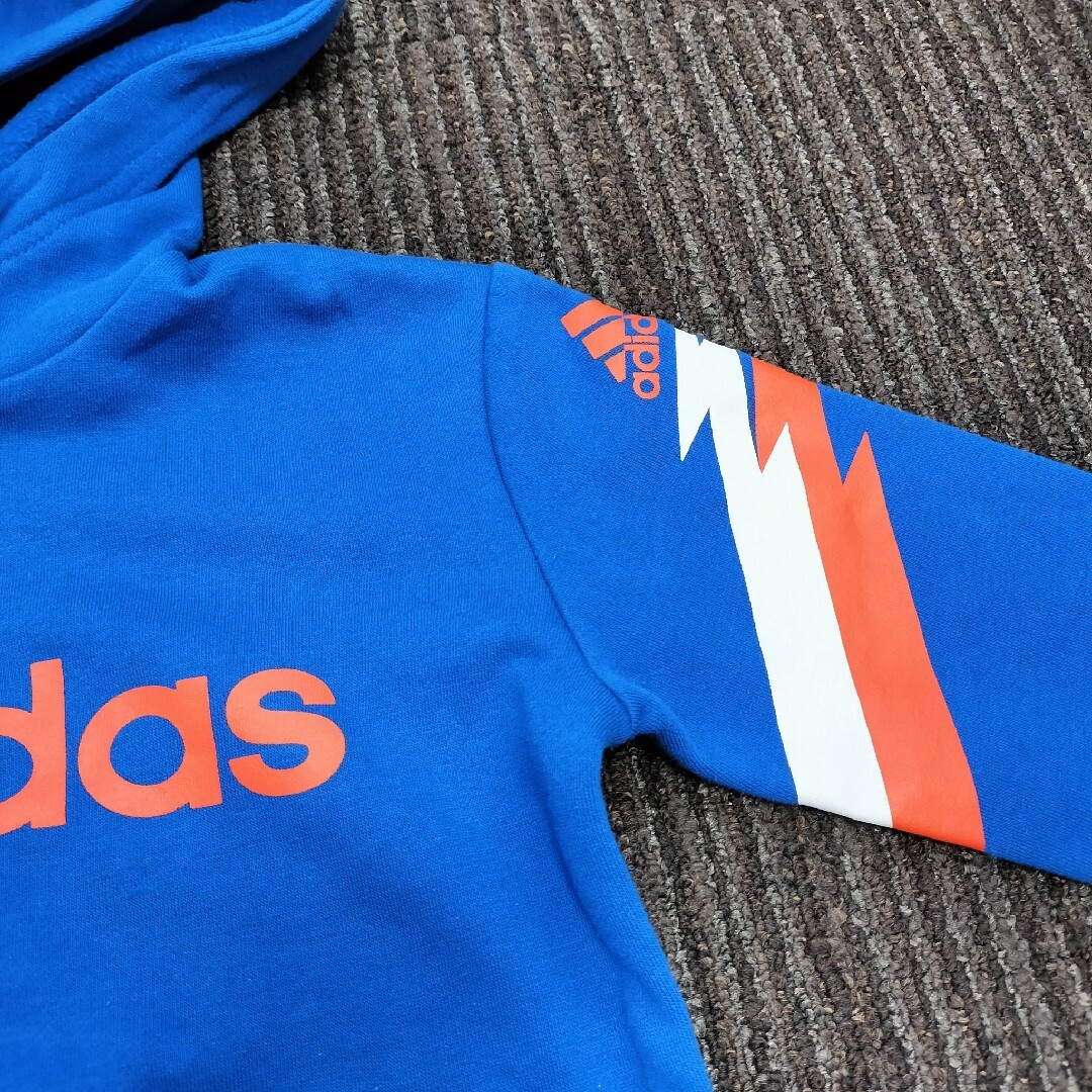 adidas(アディダス)のアディダス　パーカー　裏起毛　120 ブルー キッズ/ベビー/マタニティのキッズ服男の子用(90cm~)(ジャケット/上着)の商品写真