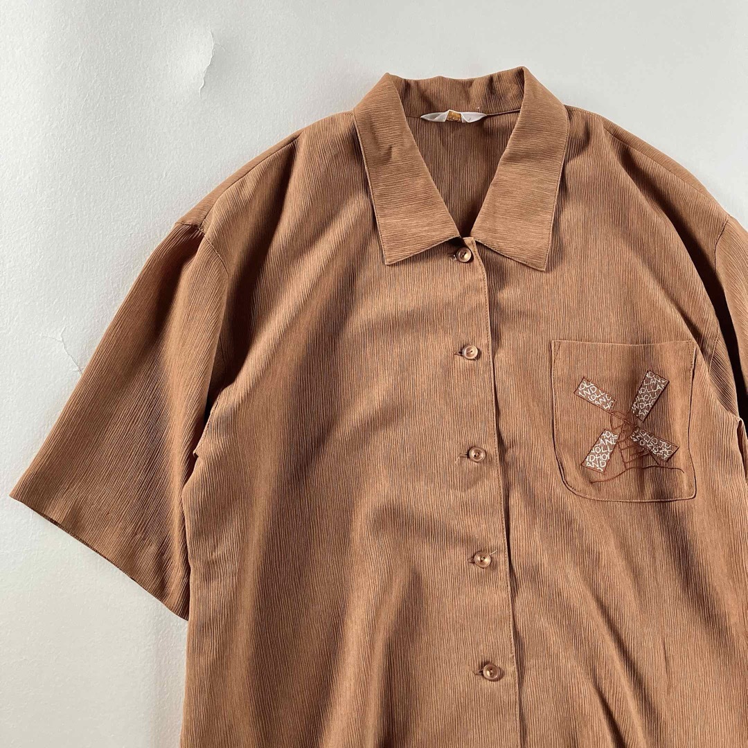 Lochie(ロキエ)のused レトロ 風車 デザイン シャツ 古着 ヴィンテージ vintage レディースのトップス(シャツ/ブラウス(半袖/袖なし))の商品写真