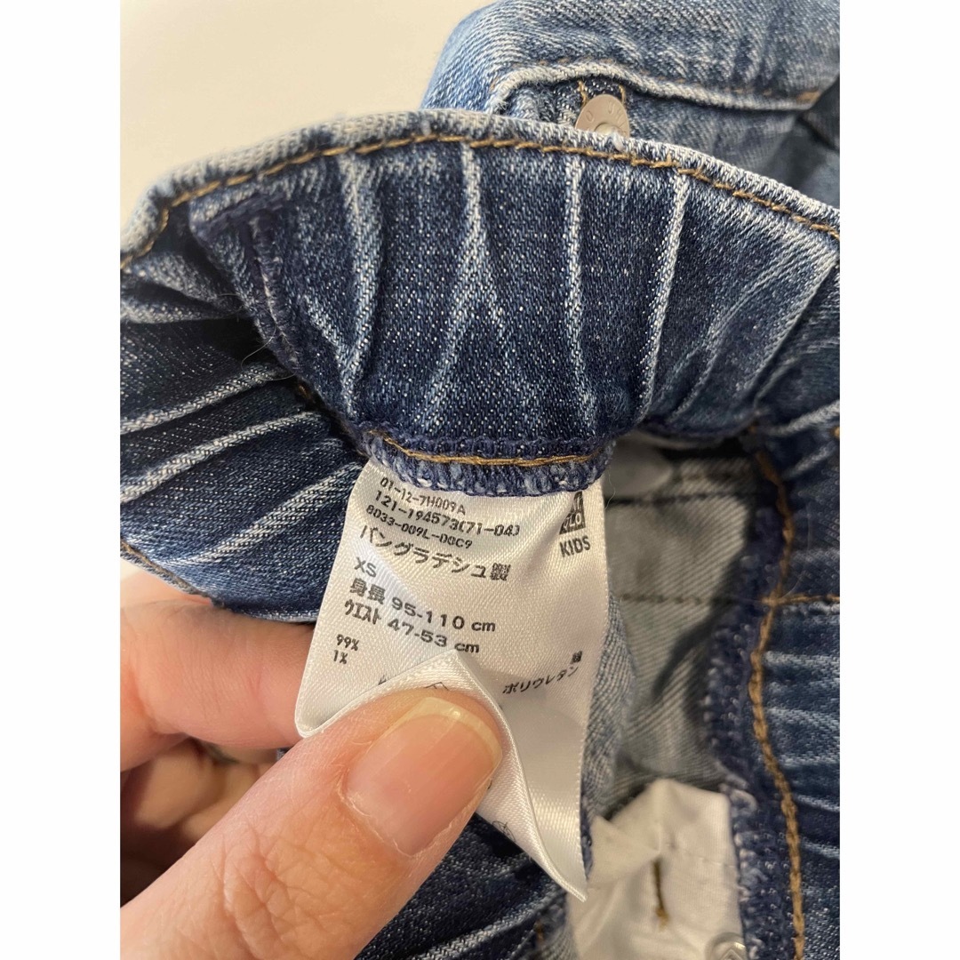 ジーパン　UNIQLO xs 95-110 キッズ/ベビー/マタニティのキッズ服女の子用(90cm~)(パンツ/スパッツ)の商品写真