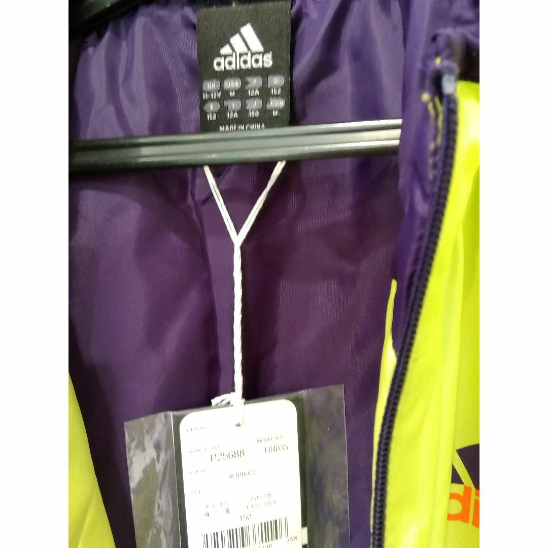 adidas(アディダス)の定価6200円　150 新品  アディダス 撥水加工 暖軽量ジャケット キッズ/ベビー/マタニティのキッズ服男の子用(90cm~)(ジャケット/上着)の商品写真