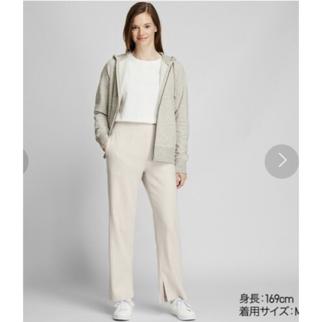 UNIQLO(ユニクロ)のワイドリブスリットストレートパンツ　ナチュラル　Mサイズ　ユニクロ レディースのパンツ(カジュアルパンツ)の商品写真