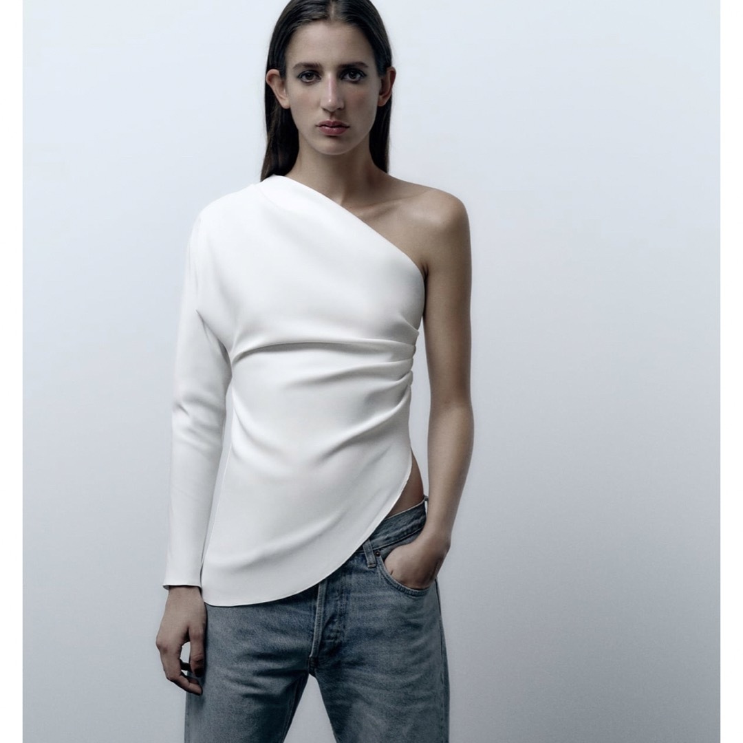 ZARA - タグ付き今期ZARAアシンメトリートップスMの通販 by RM ZARA - タグ付き今期ZARAアシンメトリートップスMの通販 by RM