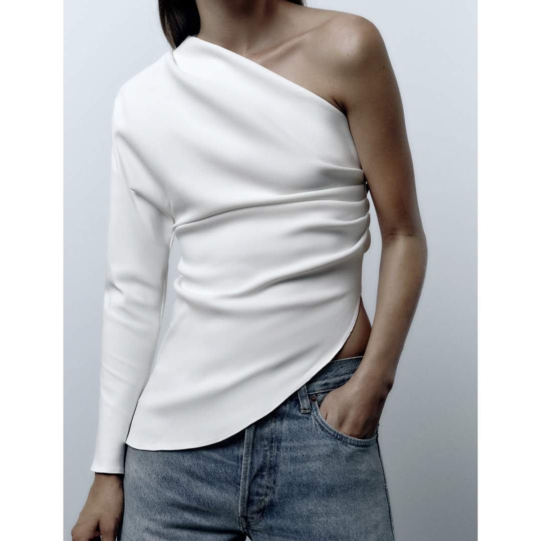 ZARA - タグ付き今期ZARAアシンメトリートップスMの通販 by RM ZARA - タグ付き今期ZARAアシンメトリートップスMの通販 by RM