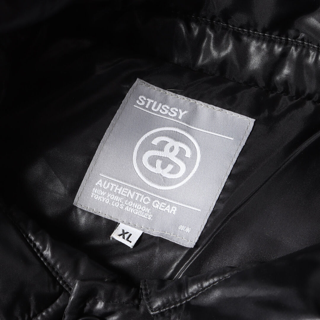 STUSSY(ステューシー)の美品 STUSSY ステューシー ジャケット サイズ:XL 00s フード付き シャイニー ダウン ジャケット ブラック 黒 アウター ブルゾン 00年代 アーカイブ【メンズ】【中古】 メンズのジャケット/アウター(ダウンジャケット)の商品写真