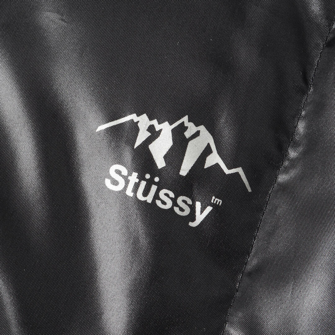 STUSSY(ステューシー)の美品 STUSSY ステューシー ジャケット サイズ:XL 00s フード付き シャイニー ダウン ジャケット ブラック 黒 アウター ブルゾン 00年代 アーカイブ【メンズ】【中古】 メンズのジャケット/アウター(ダウンジャケット)の商品写真