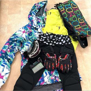 volcom(スノーボード ・ ホワイト/白色系)のフリマアイテム一覧 volcom(スノーボード ・ ホワイト/白色系)のフリマアイテム一覧