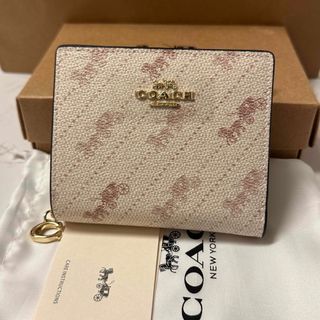 COACH - 新品 ショッパー付 COACH シグネチャー柄 折り財布の通販｜ラクマ