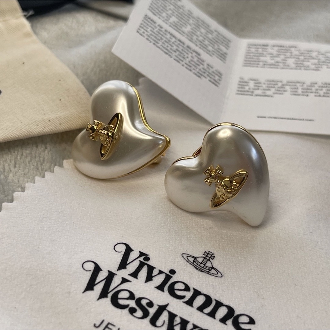 ピアスVivienne Westwood 大きめ ハート パール ピアス - ピアス(両耳用)