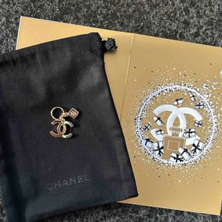 シャネル(CHANEL)のCHANEL シャネル 2023  ホリデー限定チャーム CCロゴ＆ミニ巾着(ノベルティグッズ)