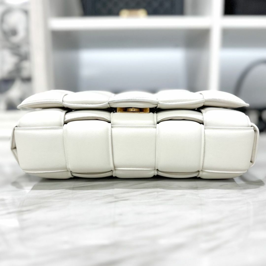 BOTTEGA VENETA - 美品☆ ボッテガヴェネタ カセット 白 2way BOTTEGA VENETA - 美品☆ ボッテガヴェネタ カセット 白 2way