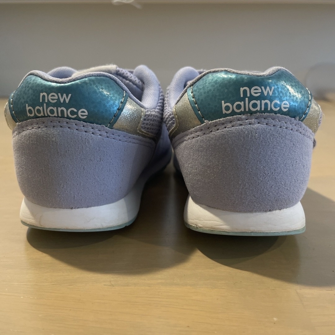 New Balance(ニューバランス)のこども　スニーカー　むらさき16cm  みどり15.5cm キッズ/ベビー/マタニティのキッズ靴/シューズ(15cm~)(スニーカー)の商品写真