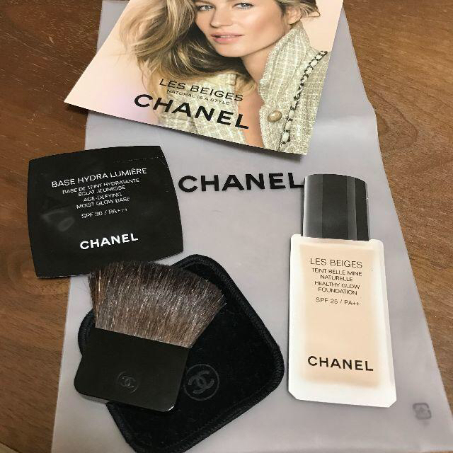 CHANEL(シャネル)のシェルブラシ　携帯用ブラシ　ファンデーション　試供品　ベース　旅行　エトヴォス　 コスメ/美容のコスメ/美容 その他(その他)の商品写真