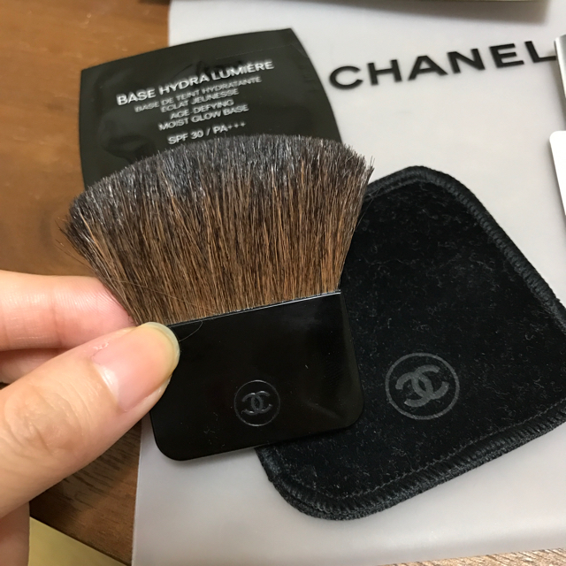 CHANEL(シャネル)のシェルブラシ　携帯用ブラシ　ファンデーション　試供品　ベース　旅行　エトヴォス　 コスメ/美容のコスメ/美容 その他(その他)の商品写真