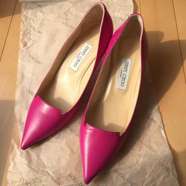 JIMMY CHOO(ジミーチュウ)のジミーチュウ パンプス ピンク サイズ39 レディースの靴/シューズ(ハイヒール/パンプス)の商品写真