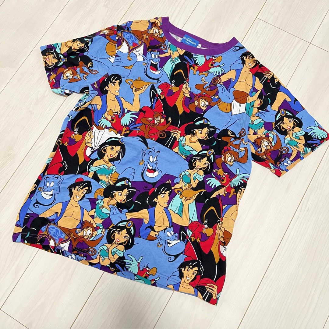 Disney(ディズニー)の🌟ディズニー 総柄Tシャツ　アラジン🧞 メンズのトップス(Tシャツ/カットソー(半袖/袖なし))の商品写真