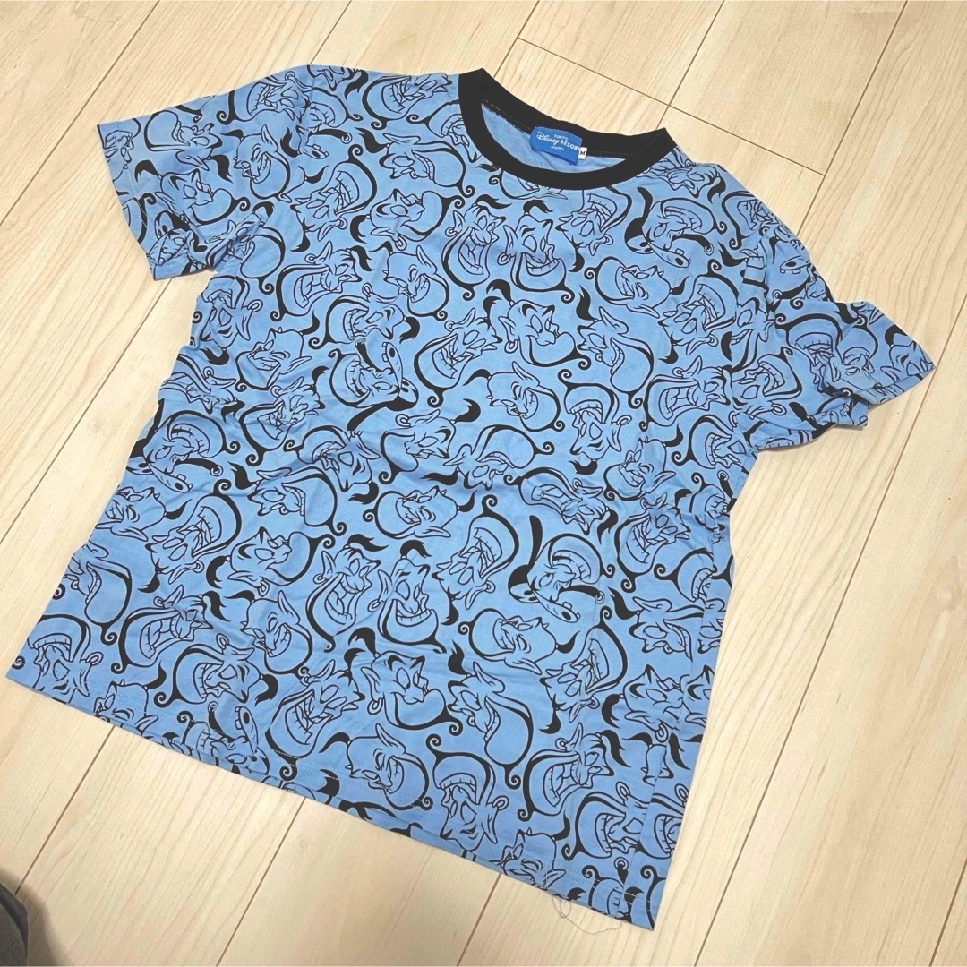 Disney(ディズニー)の値下げ‼️🌟ディズニー総柄Tシャツ/ジーニー🧞 メンズのトップス(Tシャツ/カットソー(半袖/袖なし))の商品写真