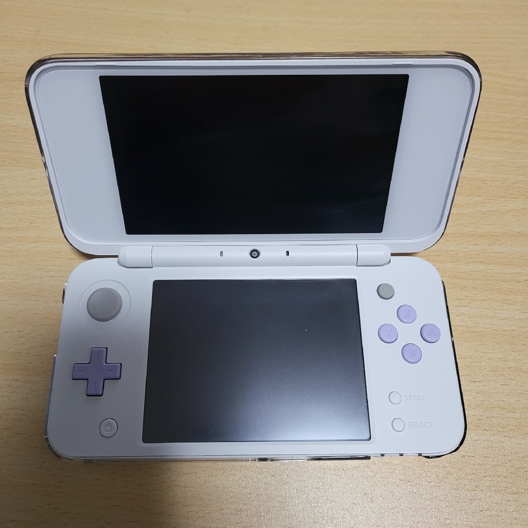 ニンテンドー2DS(ニンテンドー2DS)のNintendo NEW 2DS LL ホワイト/ラベンダー エンタメ/ホビーのゲームソフト/ゲーム機本体(携帯用ゲーム機本体)の商品写真