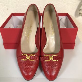 サルヴァトーレフェラガモ(Salvatore Ferragamo)のフェラガモローヒールパンプス(ハイヒール/パンプス)