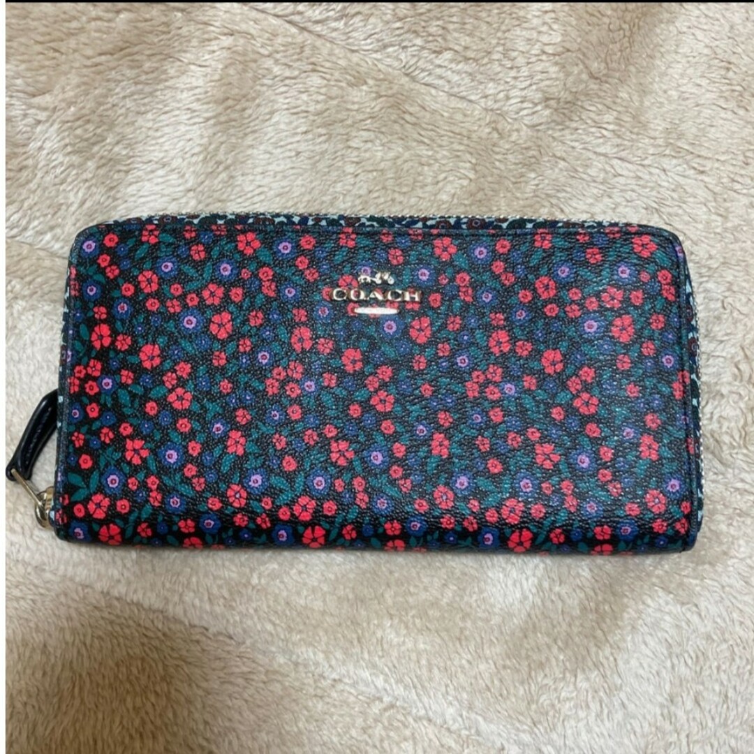 COACH(コーチ)の新品　COACH　長財布　ラウンドファスナー　花柄　小銭入れ有　シグネチャー レディースのファッション小物(財布)の商品写真