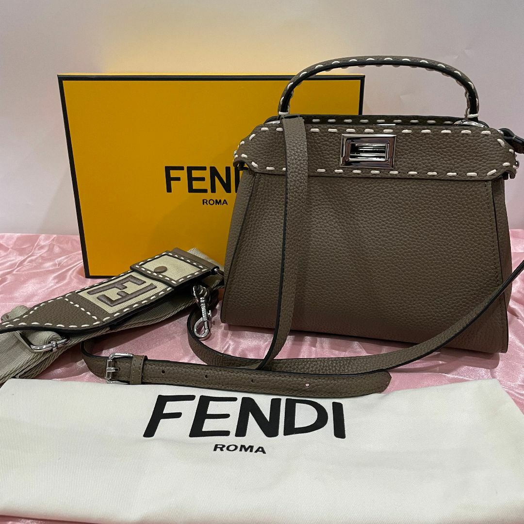【FENDI】ピーカブーアイコニックミニ フルグレインレザーバッグ