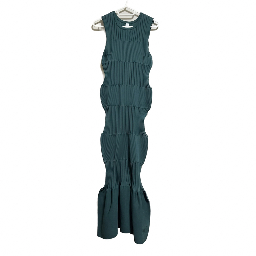 ISSEY MIYAKE - ＣＦＣＬ ＦＬＵＴＥＤ ＳＬＥＥＶＥＬＥＳＳ