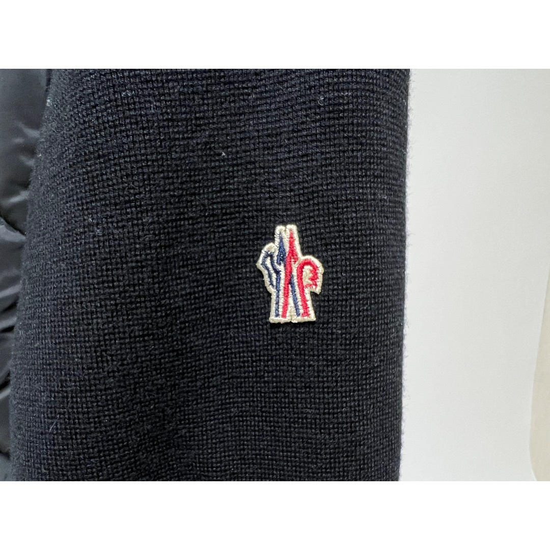 MONCLER(モンクレール)のMONCLER モンクレール ダウンジャケット メンズ ブルゾン MAGLIONE TRICOT CARDIGAN ブラック ニット Mサイズ  メンズのジャケット/アウター(ダウンジャケット)の商品写真