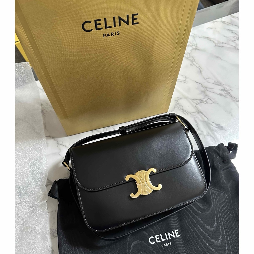 celine(セリーヌ)のCELINE♡トリオンフ♡新品未使用品♡正規品 レディースのバッグ(ショルダーバッグ)の商品写真