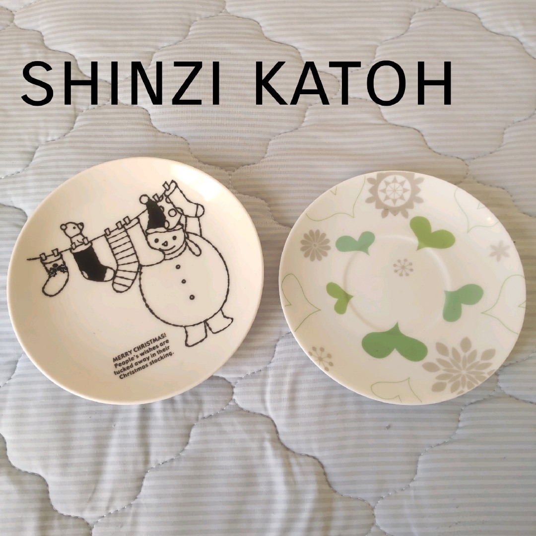 Shinzi Katoh(シンジカトウ)のshinzi katoh★クリスマスサンタ お皿 ソーサー   2点 インテリア/住まい/日用品のキッチン/食器(食器)の商品写真