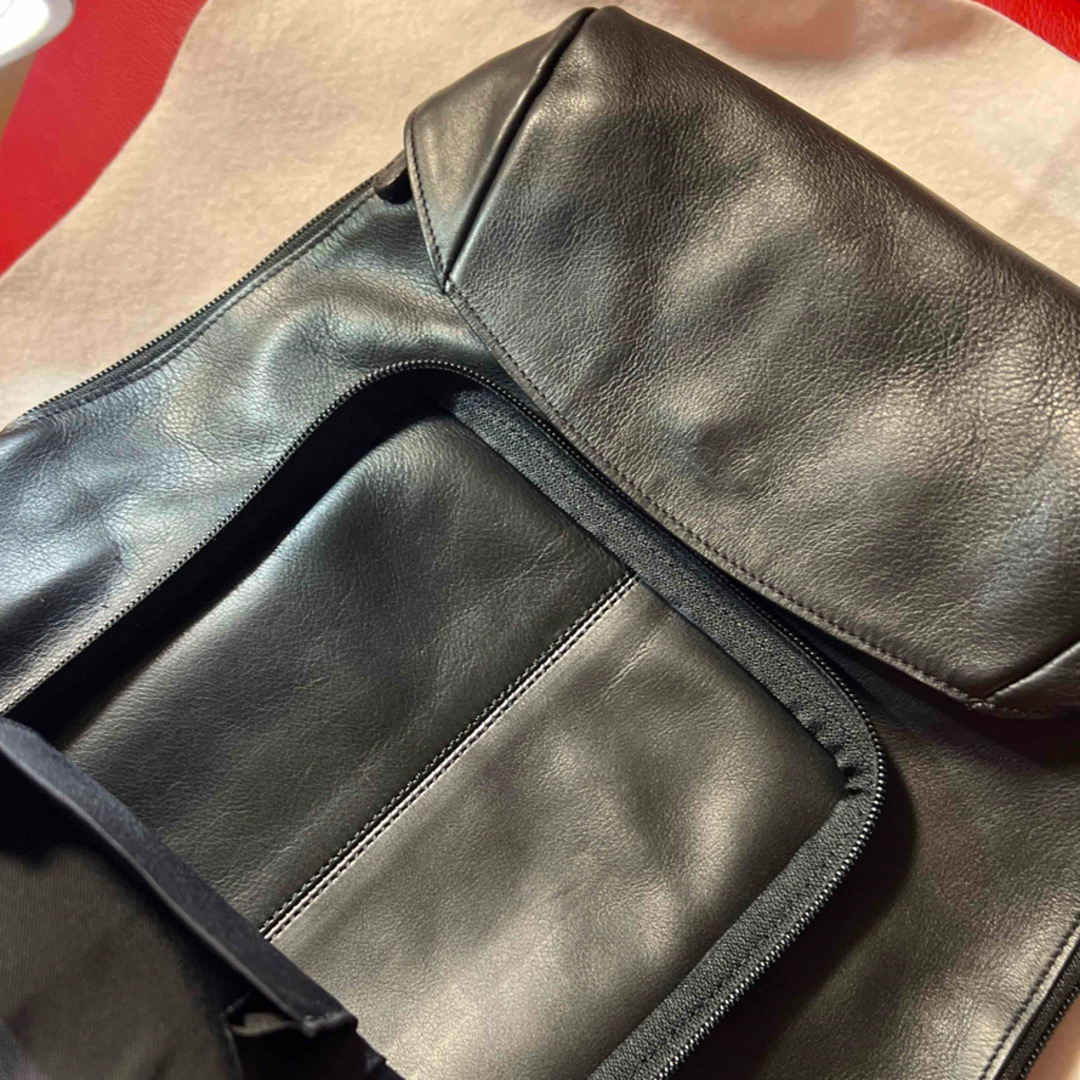 【本革】ブラック真っ黒リュック レディースのバッグ(リュック/バックパック)の商品写真