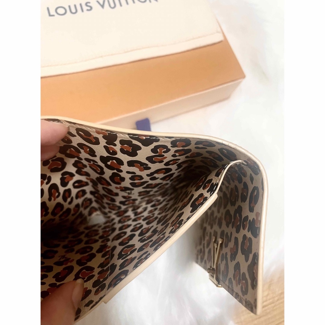 LOUIS VUITTON(ルイヴィトン)の【激レア】ルイヴィトン  ポルトフォイユ カプシーヌ 財布 豹 M45857 レディースのファッション小物(財布)の商品写真