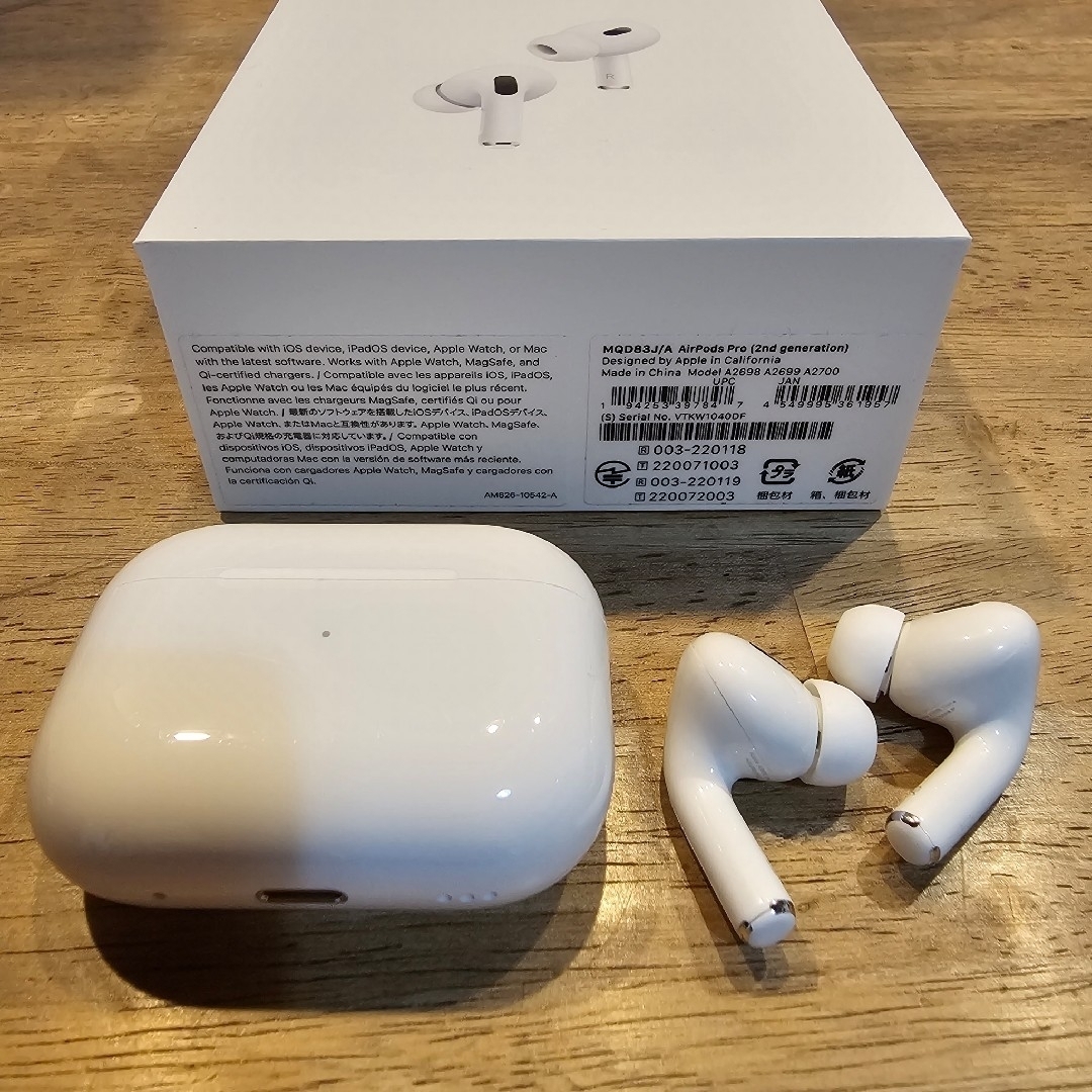 Apple(アップル)のアップル Airpods Pro 第2世代　ワイヤレスイヤホン スマホ/家電/カメラのオーディオ機器(ヘッドフォン/イヤフォン)の商品写真