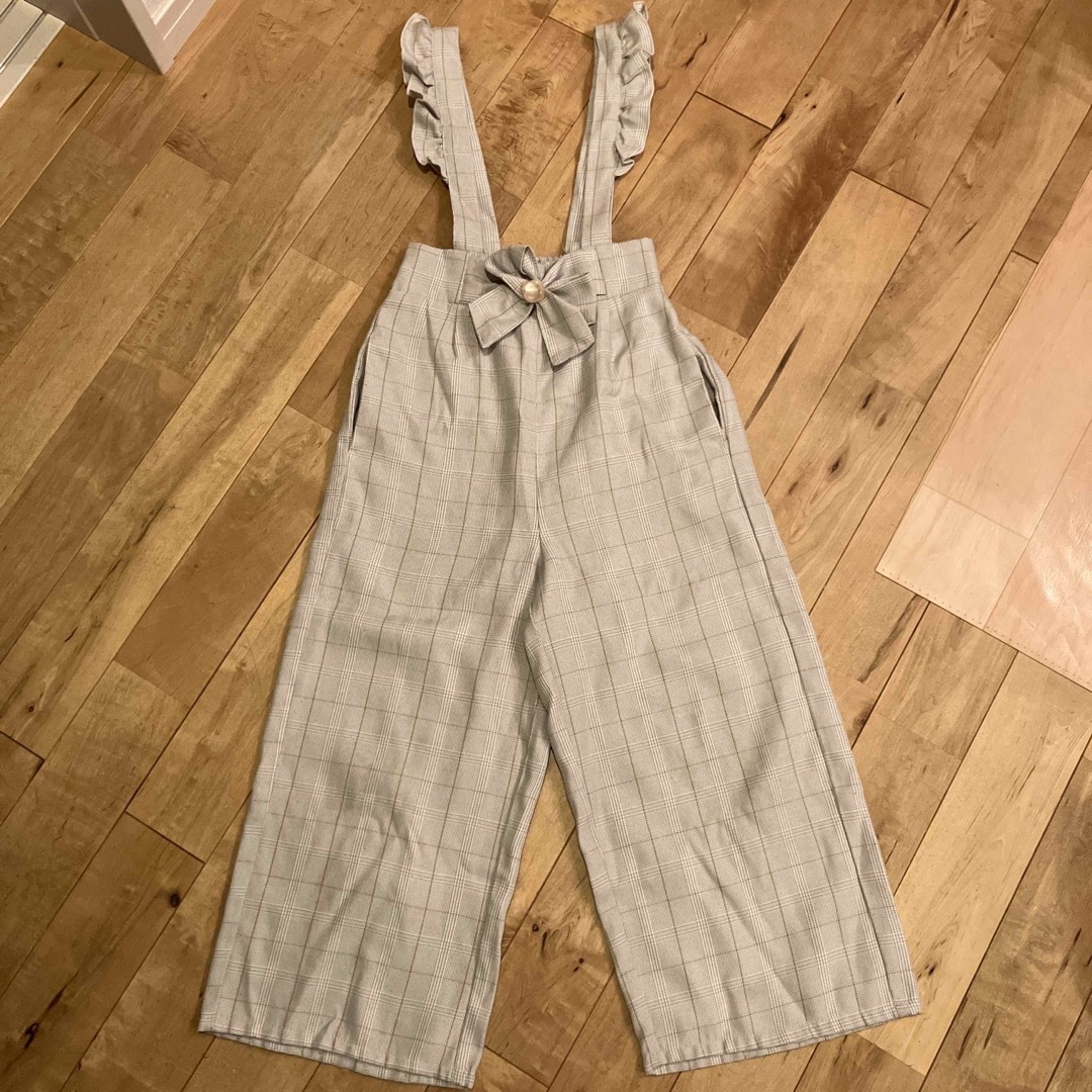 しまむら(シマムラ)のサロペット　サイズ140 キッズ/ベビー/マタニティのキッズ服女の子用(90cm~)(パンツ/スパッツ)の商品写真