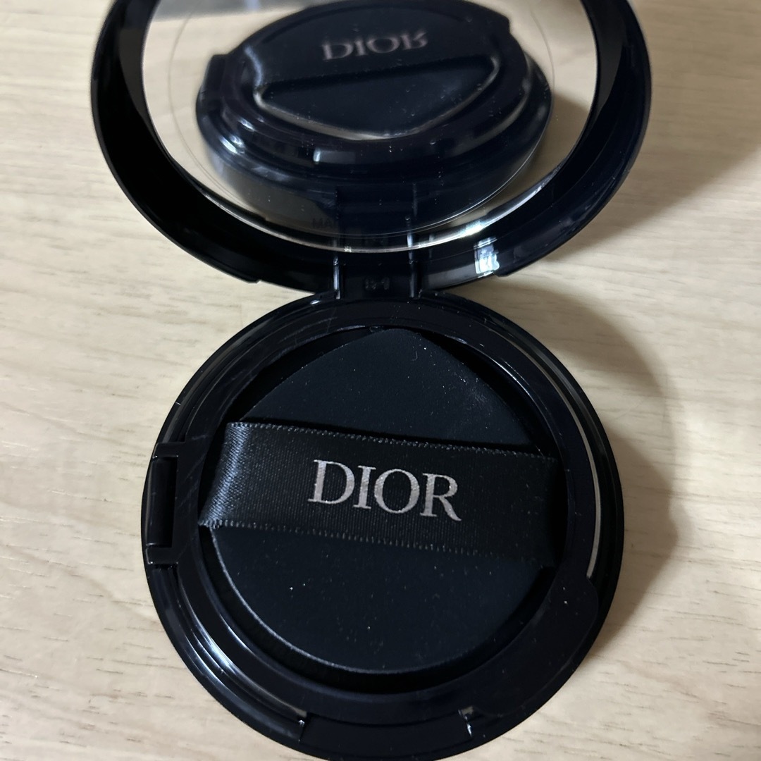 Dior(ディオール)のディオールスキンフォーエヴァーグロウクッションファンデーション　00.5N コスメ/美容のベースメイク/化粧品(ファンデーション)の商品写真