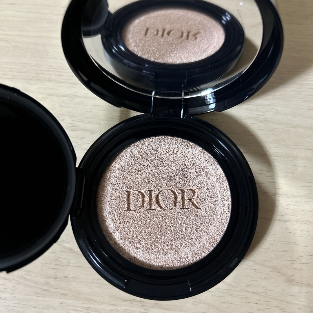 Dior(ディオール)のディオールスキンフォーエヴァーグロウクッションファンデーション　00.5N コスメ/美容のベースメイク/化粧品(ファンデーション)の商品写真