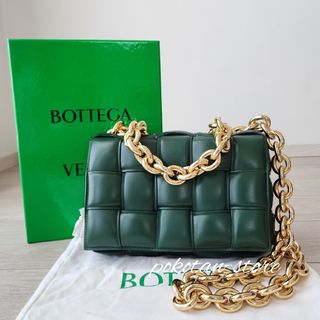 ボッテガヴェネタ(Bottega Veneta)の極美品【ボッテガヴェネタ】マキシ　イントレチャート　カセット　ショルダーバッグ(ショルダーバッグ)