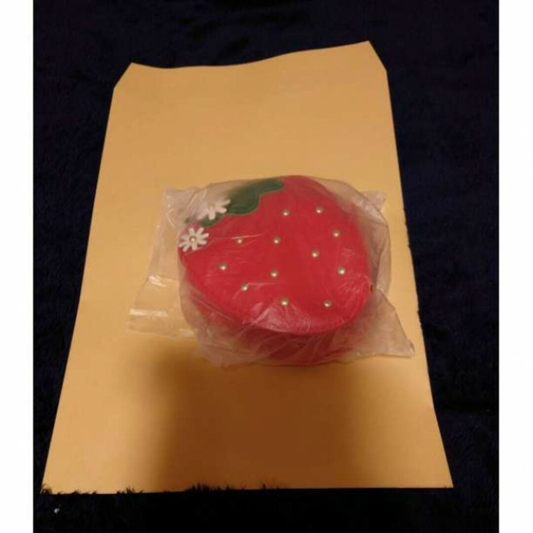 いちごポシェット　ショルダーバッグ　イチゴ型　ミニ　キッズ　女の子　カバン　赤 キッズ/ベビー/マタニティのこども用バッグ(ポシェット)の商品写真