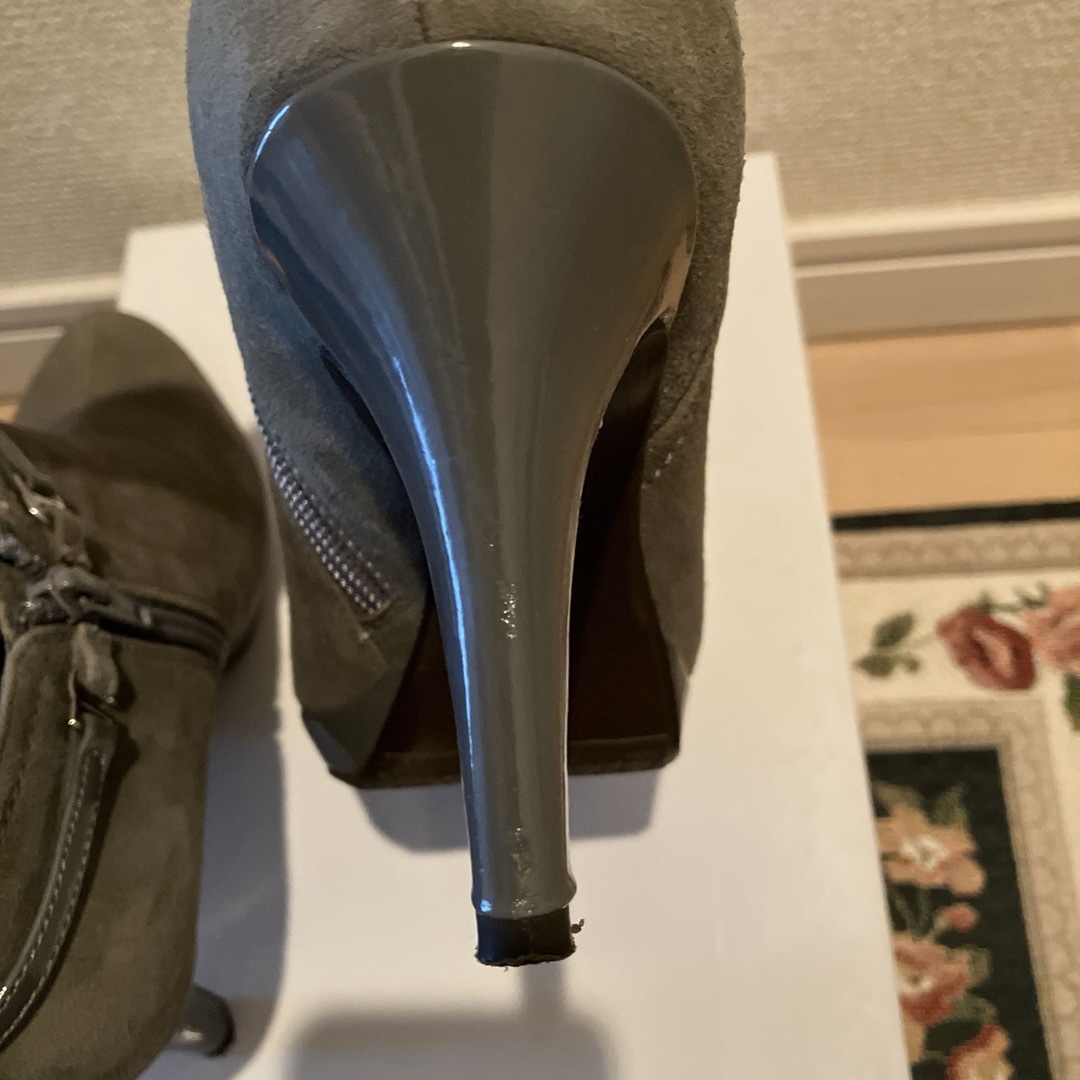 DIANA(ダイアナ)のDIANA ダイアナ　ショートブーツ　24cm グレー レディースの靴/シューズ(ブーティ)の商品写真