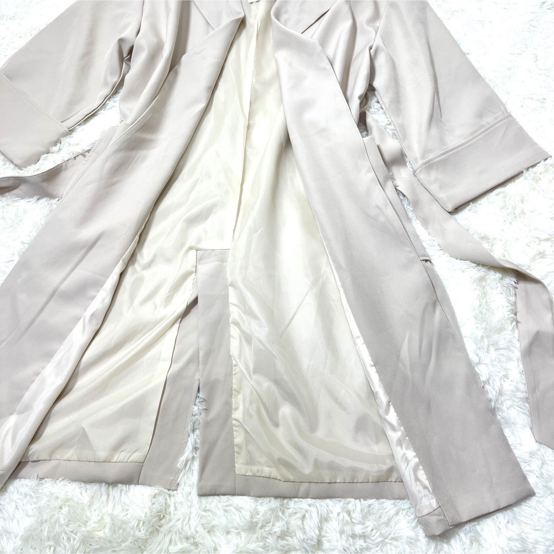Bou Jeloud(ブージュルード)の新品タグ付き✨ブージュルード　スプリングコート　ベージュ　Mサイズ　ベルトリボン レディースのジャケット/アウター(スプリングコート)の商品写真