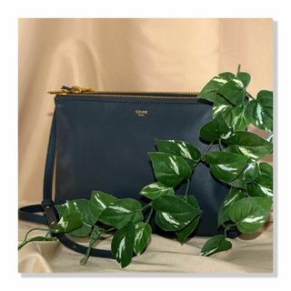 セリーヌ(celine)の【新ロゴ・美品】CELINE セリーヌ　トリオ　ラージ　ショルダーバッグ　グレー(ショルダーバッグ)