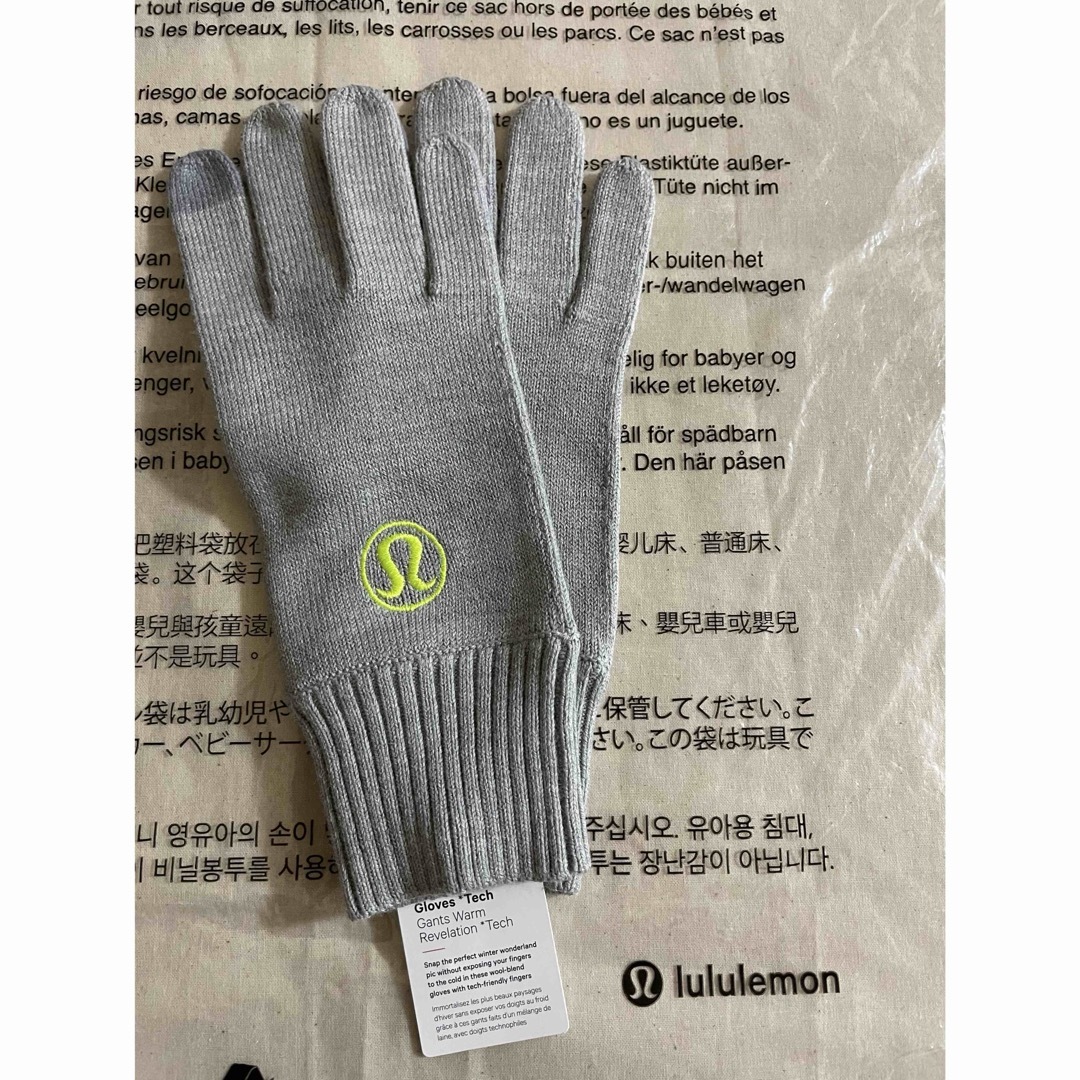 lululemon(ルルレモン)の新品ルルレモンWarm Revelation Gloves *Tech（グレー） レディースのファッション小物(手袋)の商品写真