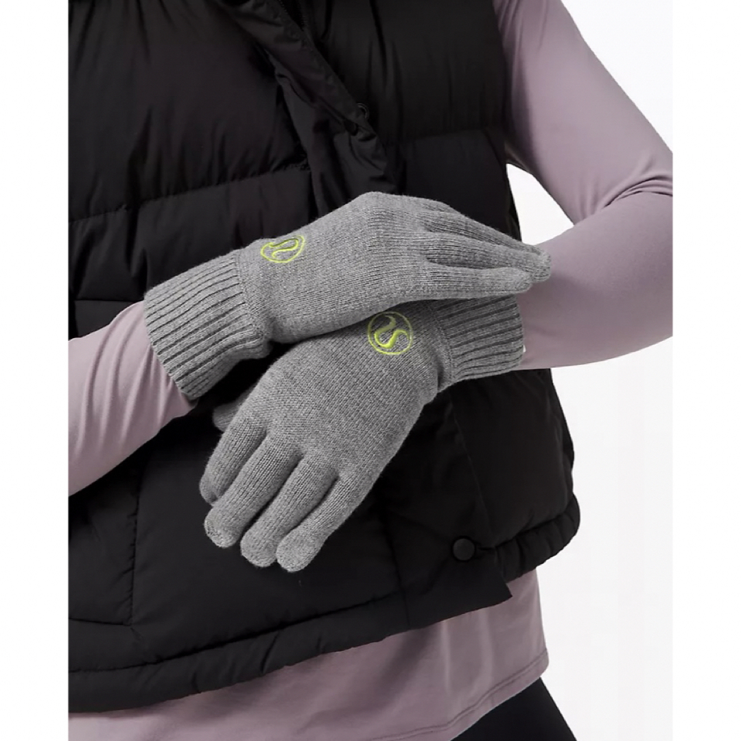 lululemon(ルルレモン)の新品ルルレモンWarm Revelation Gloves *Tech（グレー） レディースのファッション小物(手袋)の商品写真