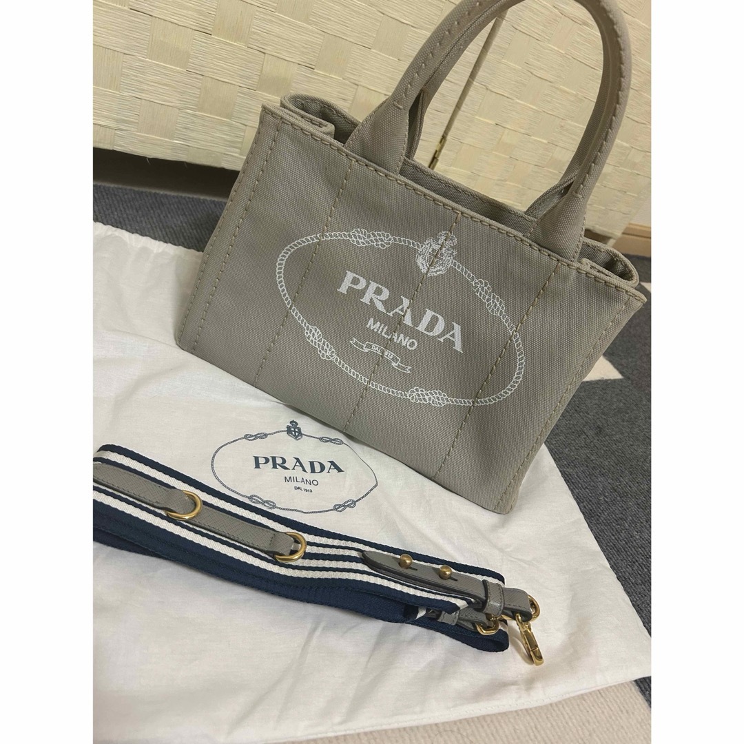 PRADA(プラダ)のPLADA♡レアカナパS♡グレー✖️ボーダー美品 レディースのバッグ(ハンドバッグ)の商品写真