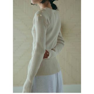 エディットフォールル(EDIT.FOR LULU)のmeer. SHOULDER RIBBON RIB KNIT TOP /CRM(ニット/セーター)