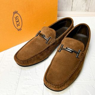 トッズ(TOD'S)の【美品】トッズ　スエード　ダブルT　ローファー　ドライビングシューズ　　ブラウン(スリッポン/モカシン)