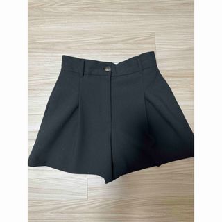 ザラ(ZARA)のZARA ショートパンツ　ブラック(ショートパンツ)