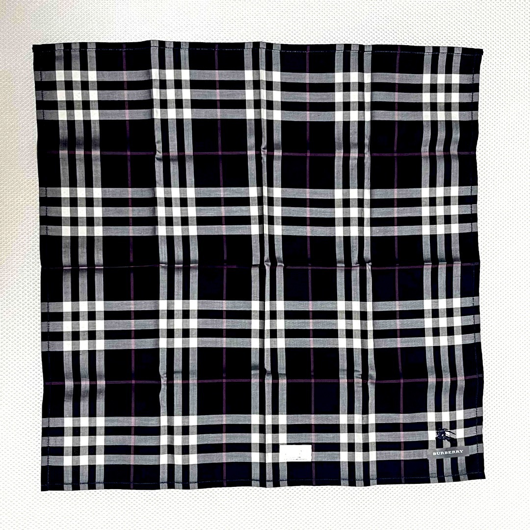 BURBERRY(バーバリー)のバーバリー　メンズハンカチ　2枚セット　未使用品 メンズのファッション小物(ハンカチ/ポケットチーフ)の商品写真