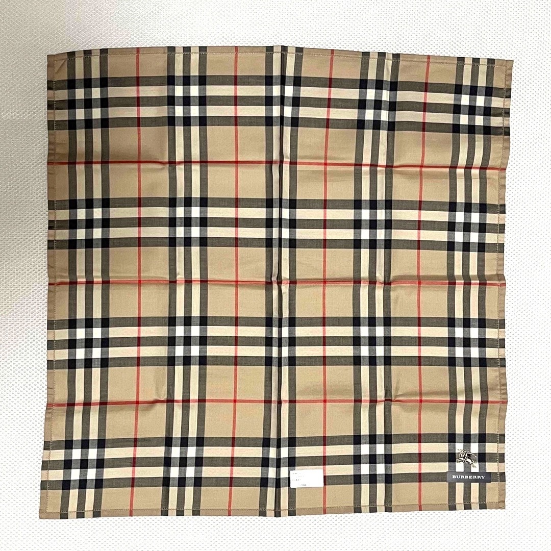 BURBERRY(バーバリー)のバーバリー　メンズハンカチ　2枚セット　未使用品 メンズのファッション小物(ハンカチ/ポケットチーフ)の商品写真