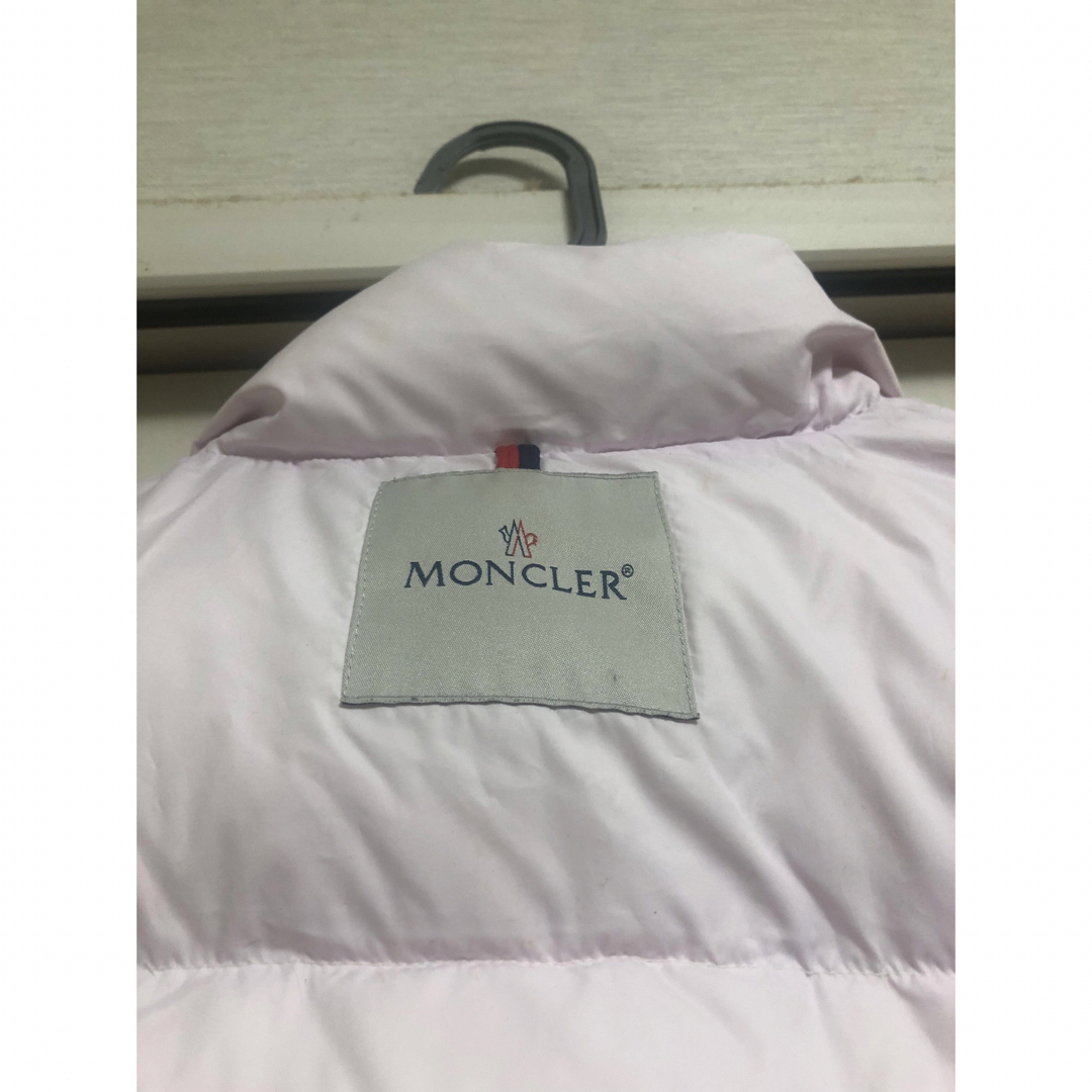 MONCLER(モンクレール)の【aki様専用】モンクレール　ダウンベスト　さくら色 レディースのジャケット/アウター(ダウンベスト)の商品写真