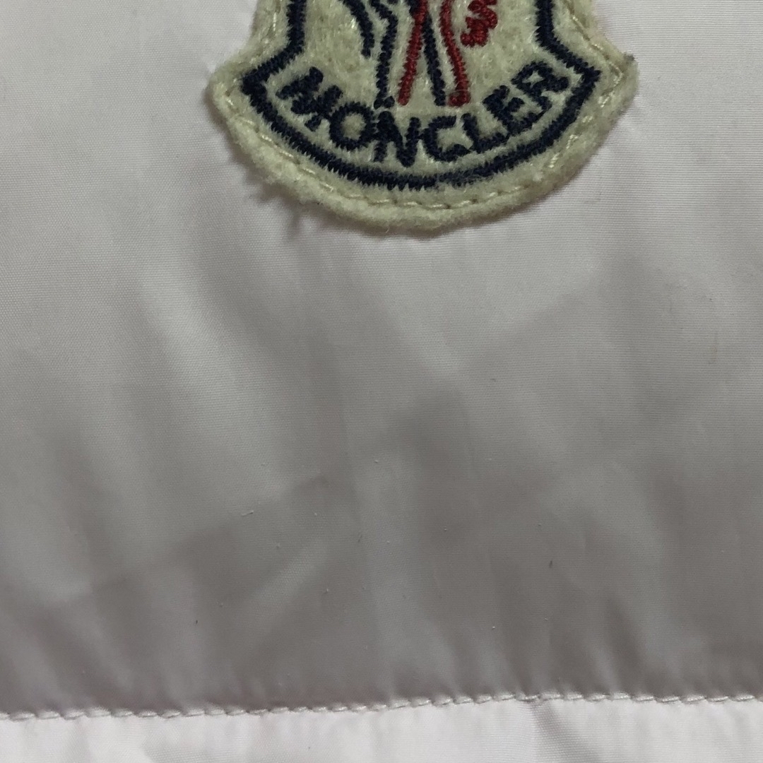 MONCLER(モンクレール)の【aki様専用】モンクレール　ダウンベスト　さくら色 レディースのジャケット/アウター(ダウンベスト)の商品写真